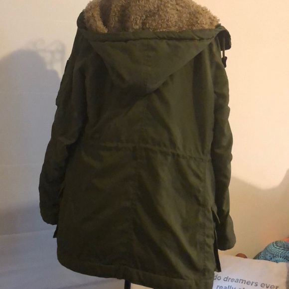 Green Lightweight Jacket ❄️WINTER SALE ITEM❄️ - Picture 3 of 7